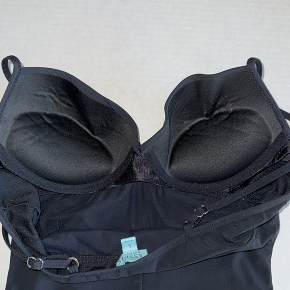 Assets By Sarah Blakely Black Padded Push Up One Piece Swimsuit - Picture 5 of 6